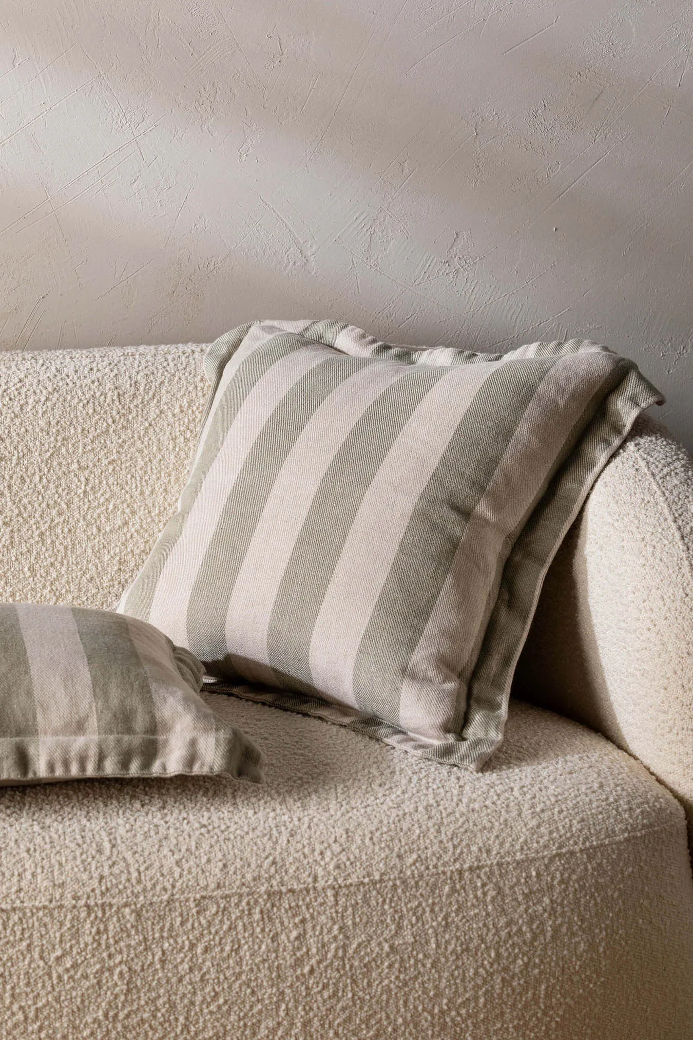VOYAGE SQUARE CUSHION